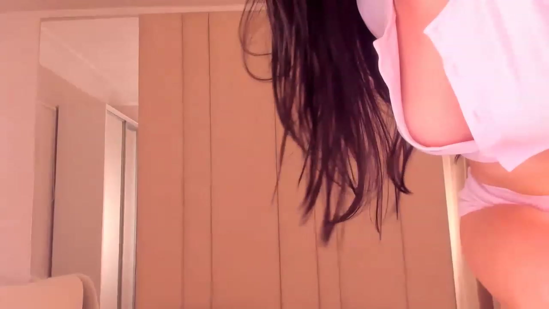 Gallery image thumbnail from Annalils's myfreecams stream on, 04/10/2023, 06:39 image 13 of 20