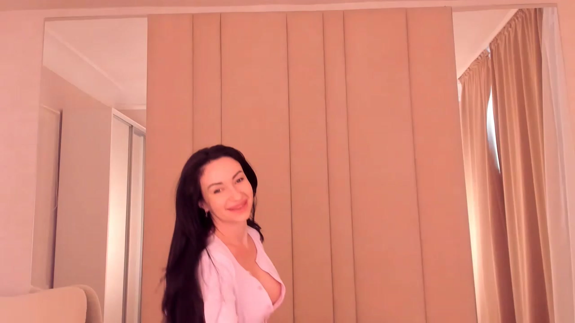 Gallery image thumbnail from Annalils's myfreecams stream on, 04/10/2023, 06:39 image 17 of 20