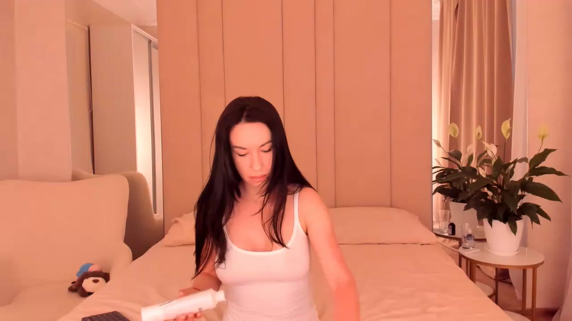 Gallery image thumbnail from Annalils's myfreecams stream on, 05/18/2023, 04:27 image 3 of 20