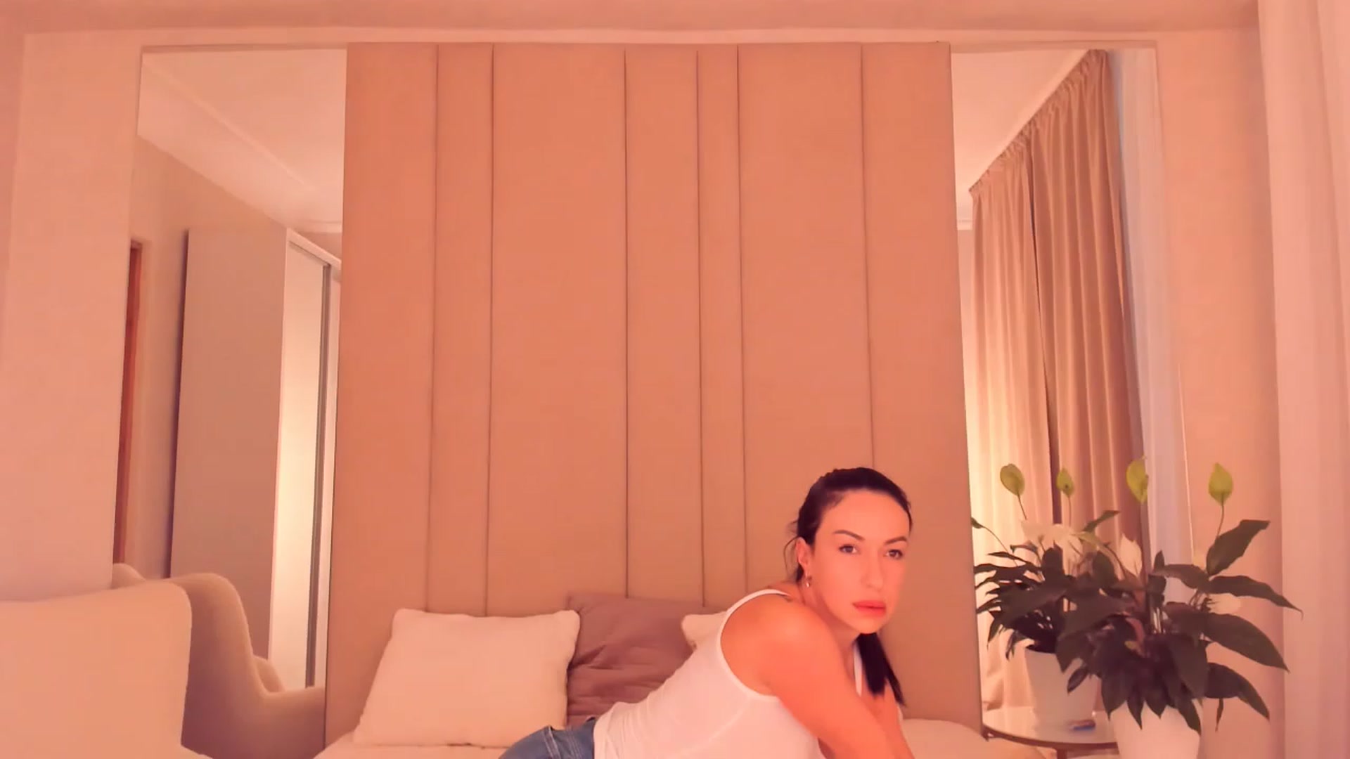 Gallery image thumbnail from Annalils's myfreecams stream on, 06/06/2023, 05:19 image 7 of 20