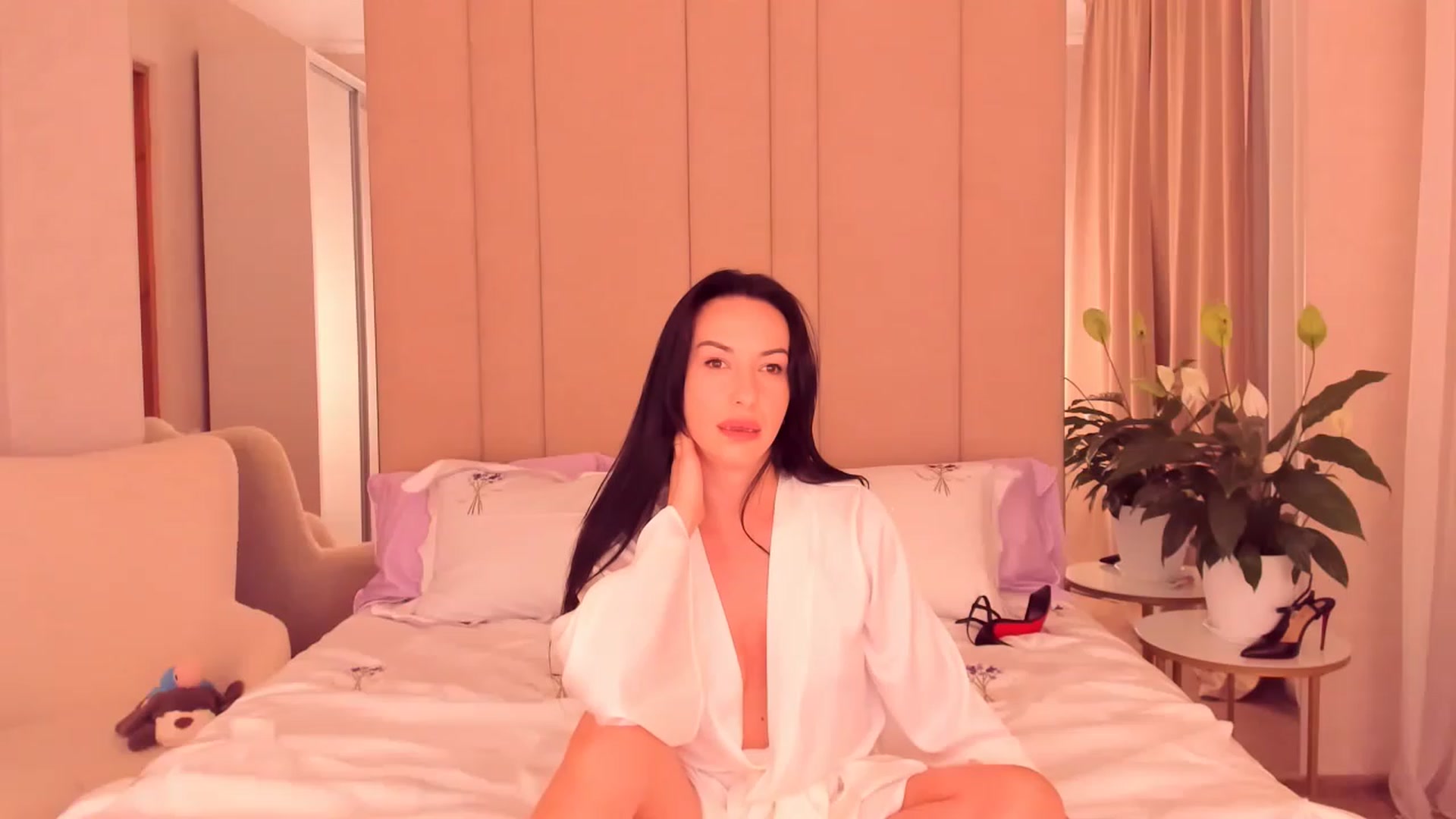 Gallery image thumbnail from Annalils's myfreecams stream on, 06/07/2023, 22:43 image 5 of 20