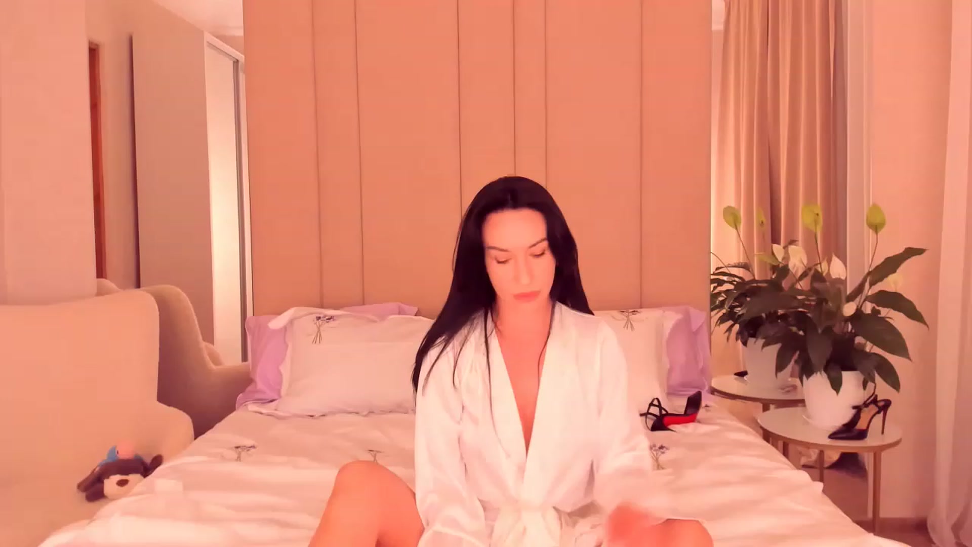 Gallery image thumbnail from Annalils's myfreecams stream on, 06/07/2023, 22:43 image 4 of 20