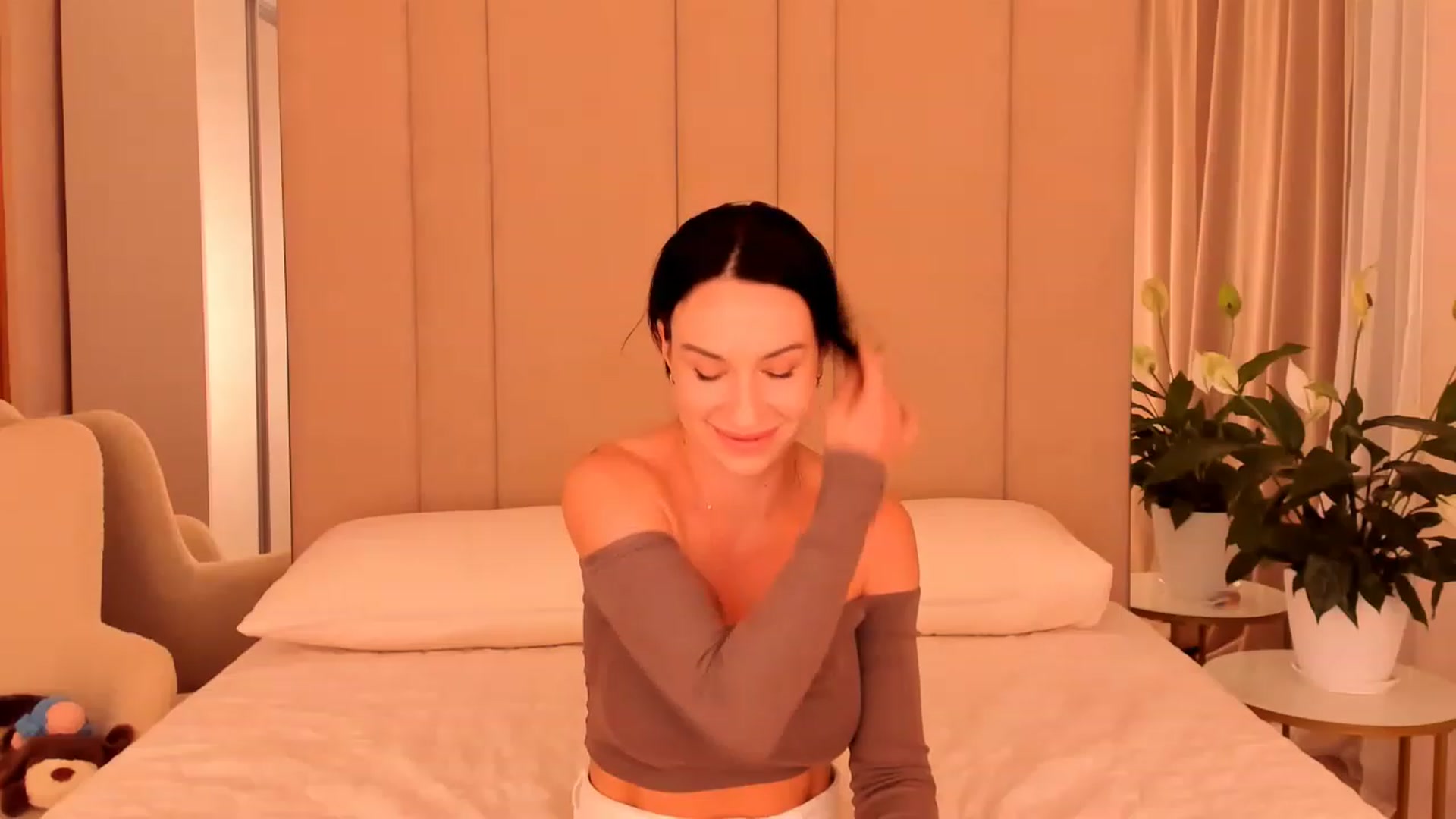 Gallery image thumbnail from Annalils's myfreecams stream on, 06/14/2023, 19:00 image 10 of 20