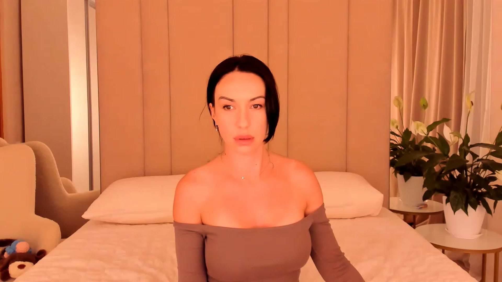 Gallery image thumbnail from Annalils's myfreecams stream on, 06/14/2023, 19:00 image 2 of 20