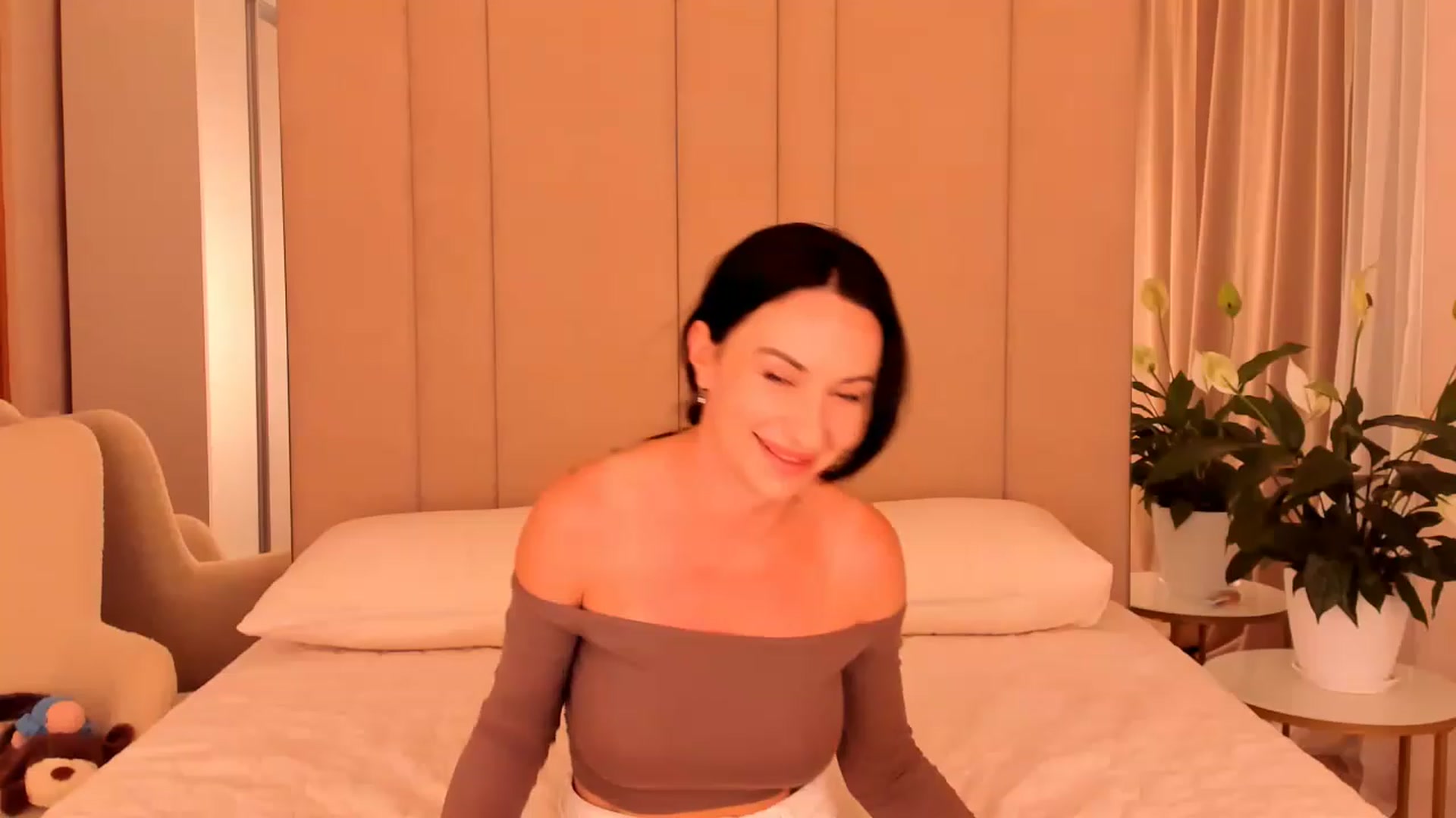 Gallery image thumbnail from Annalils's myfreecams stream on, 06/14/2023, 19:00 image 12 of 20