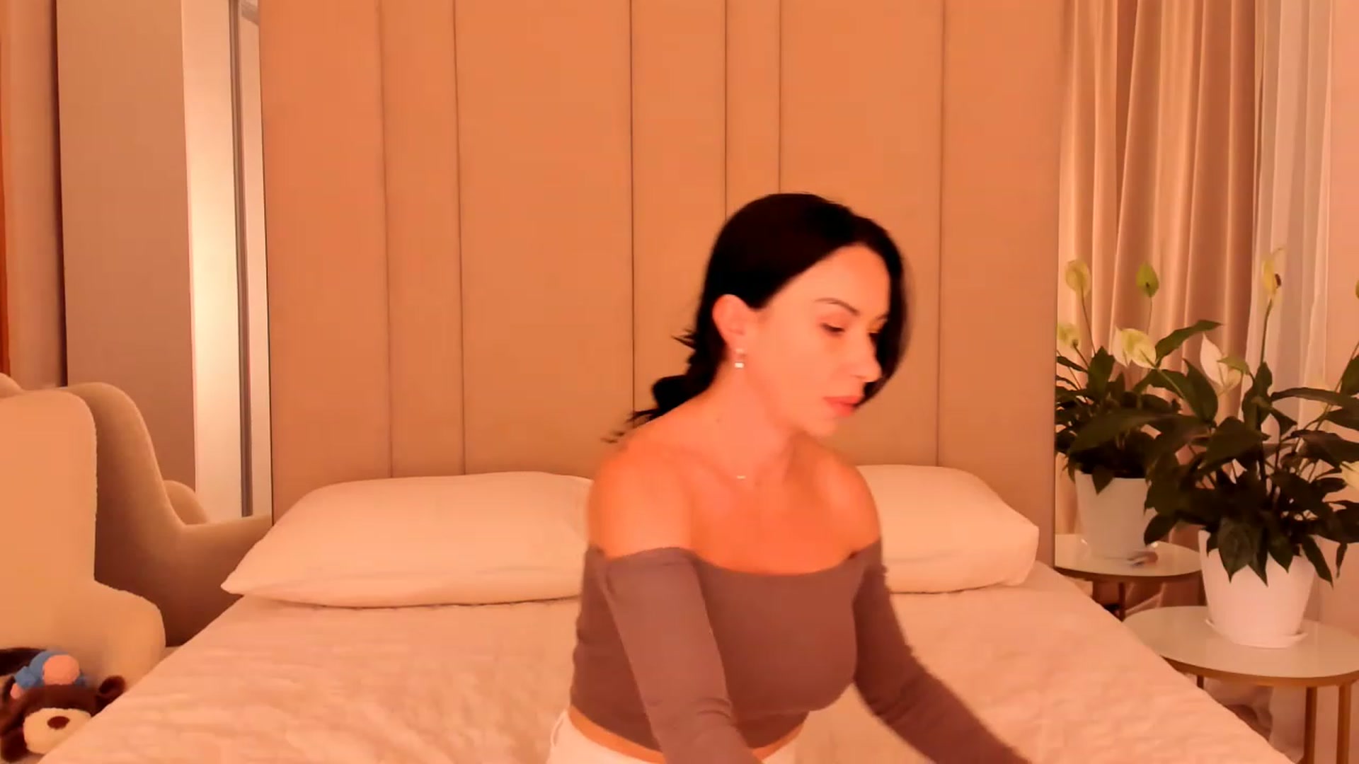 Gallery image thumbnail from Annalils's myfreecams stream on, 06/14/2023, 19:00 image 13 of 20