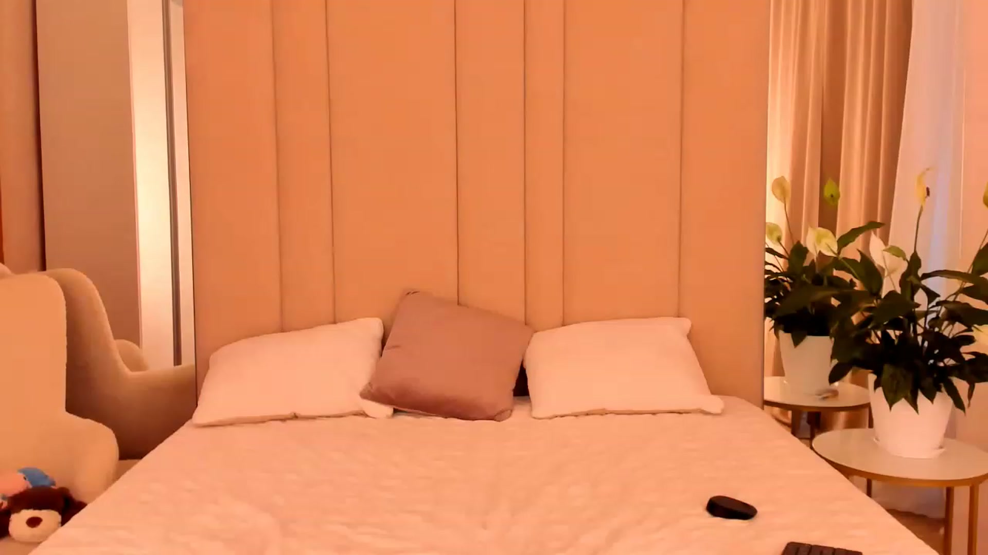Gallery image thumbnail from Annalils's myfreecams stream on, 06/15/2023, 05:55 image 11 of 20
