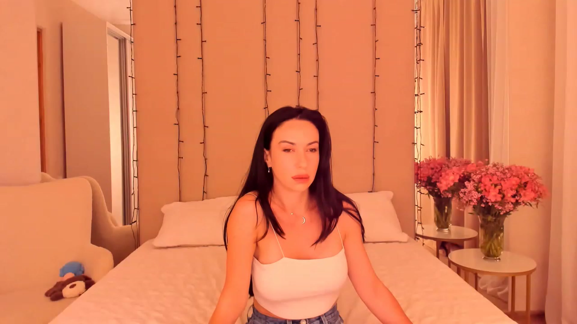 Gallery image thumbnail from Annalils's myfreecams stream on, 06/16/2023, 20:19 image 18 of 20