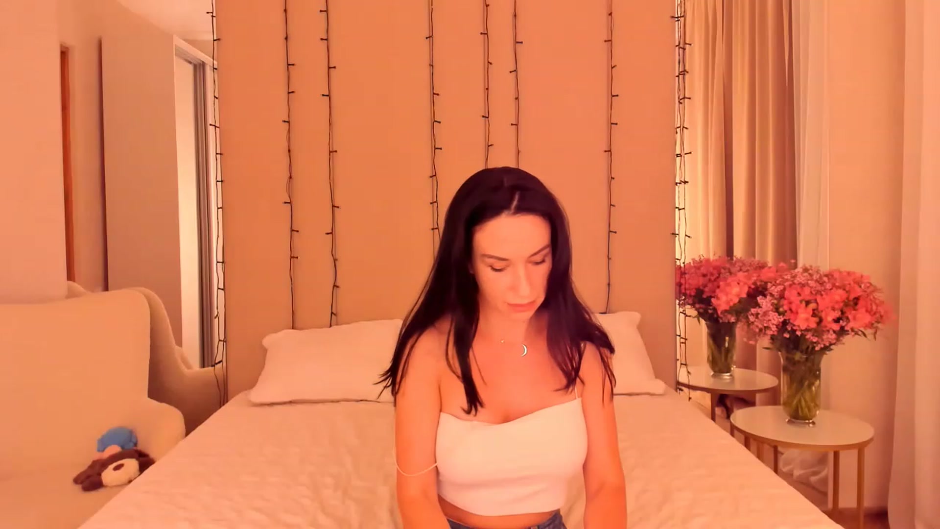 Gallery image thumbnail from Annalils's myfreecams stream on, 06/16/2023, 20:19 image 16 of 20