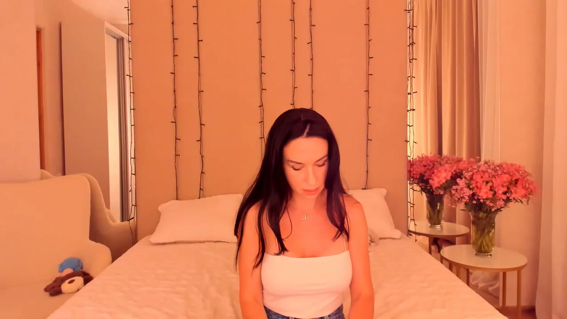 Gallery image thumbnail from Annalils's myfreecams stream on, 06/16/2023, 20:37 image 15 of 20