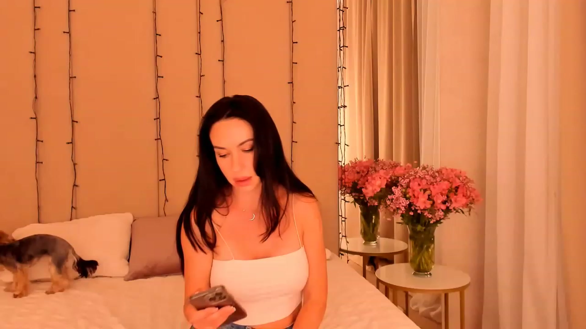 Gallery image thumbnail from Annalils's myfreecams stream on, 06/16/2023, 22:46 image 5 of 20