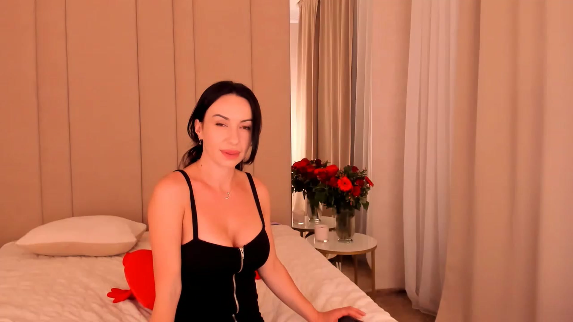 Gallery image thumbnail from Annalils's myfreecams stream on, 07/01/2023, 19:23 image 12 of 20