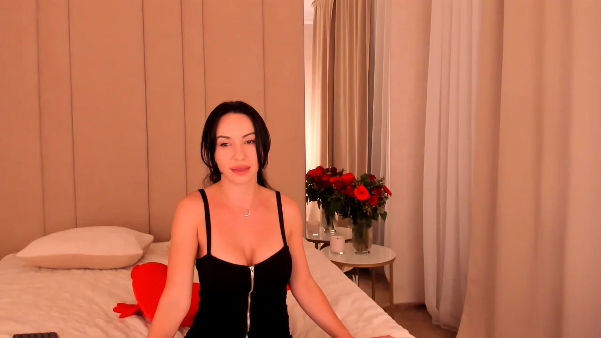 Gallery image thumbnail from Annalils's myfreecams stream on, 07/01/2023, 19:23 image 14 of 20