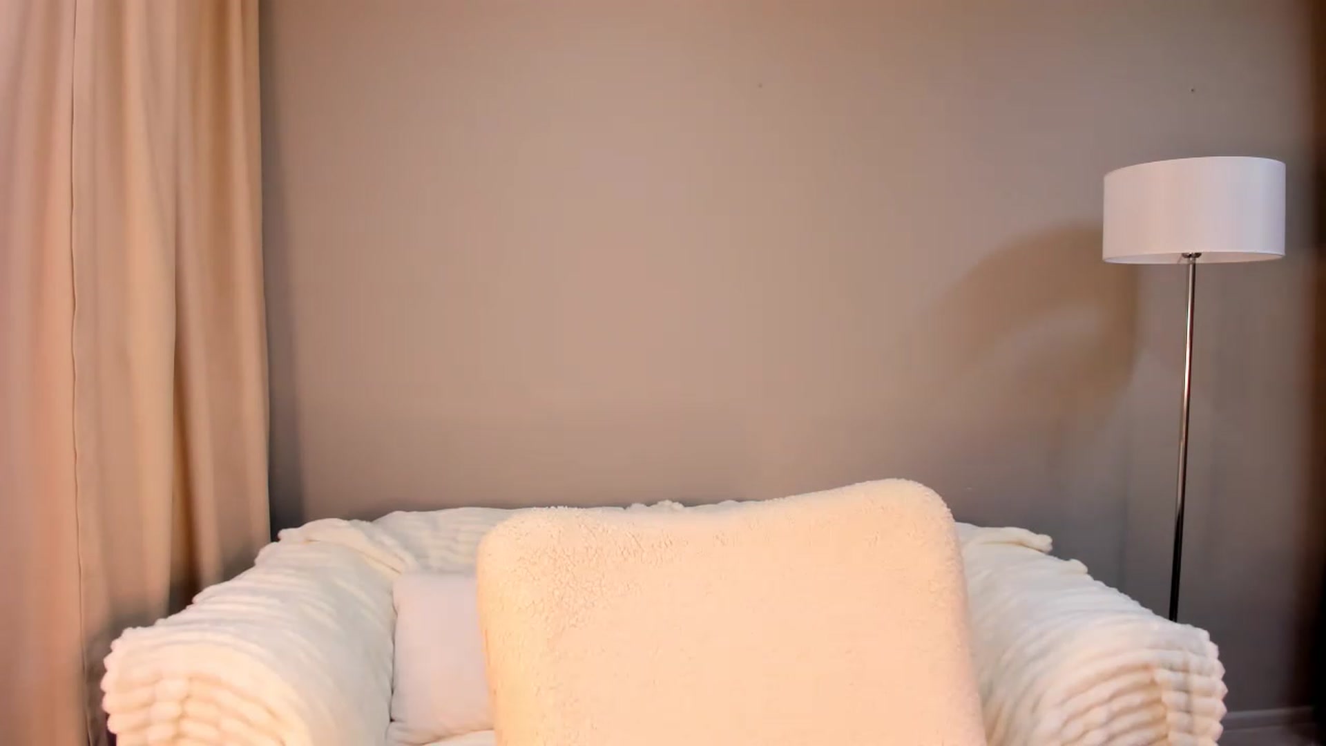 Gallery image thumbnail from Annalils's myfreecams stream on, 08/16/2023, 06:22 image 14 of 20