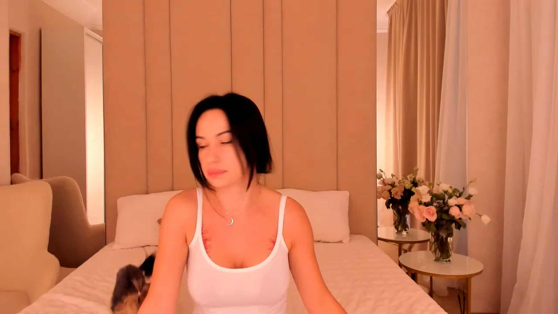 Gallery image thumbnail from Annalils's myfreecams stream on, 10/05/2023, 06:08 image 5 of 20