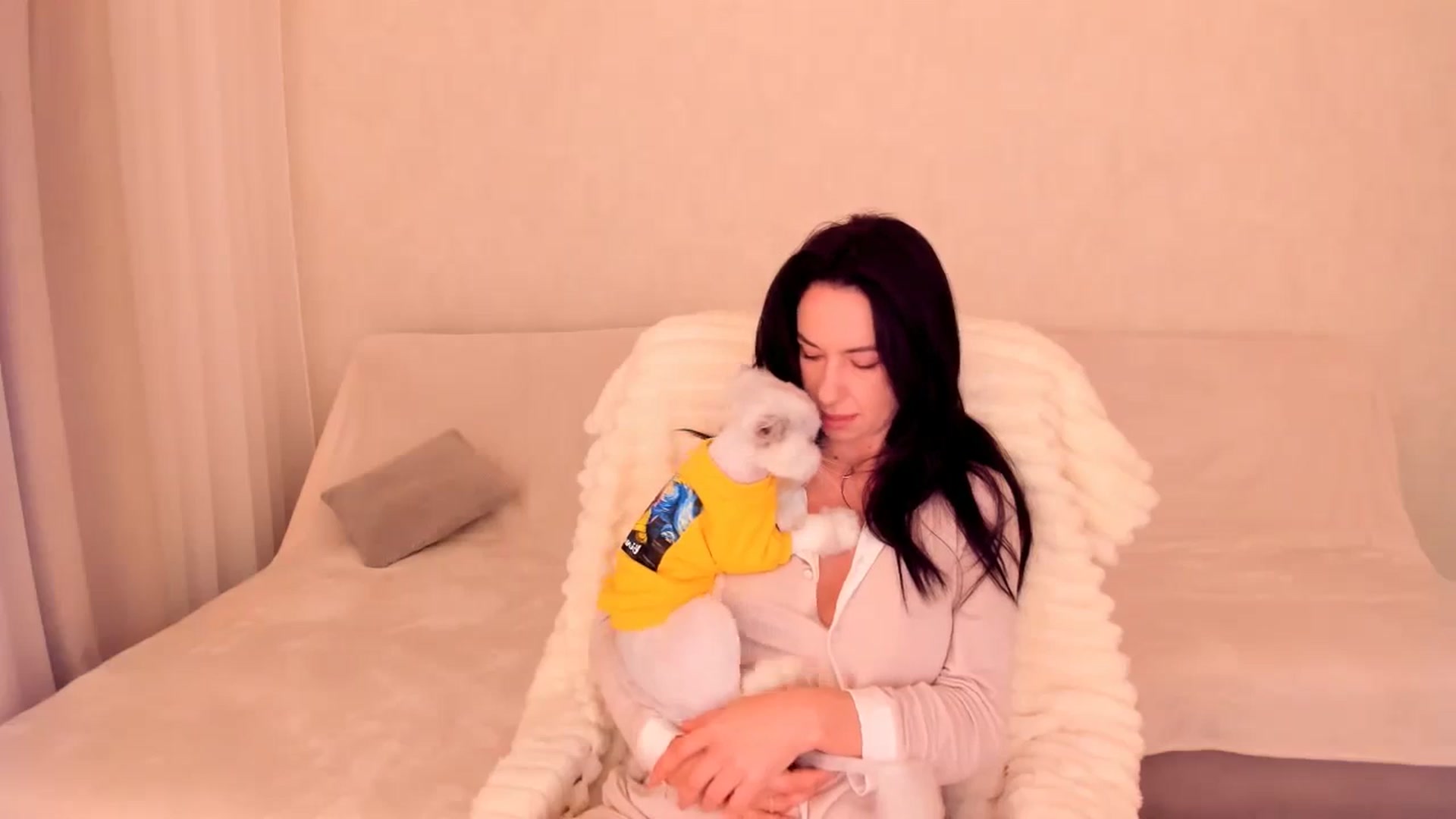 Gallery image thumbnail from Annalils's myfreecams stream on, 10/18/2023, 05:43 image 2 of 20