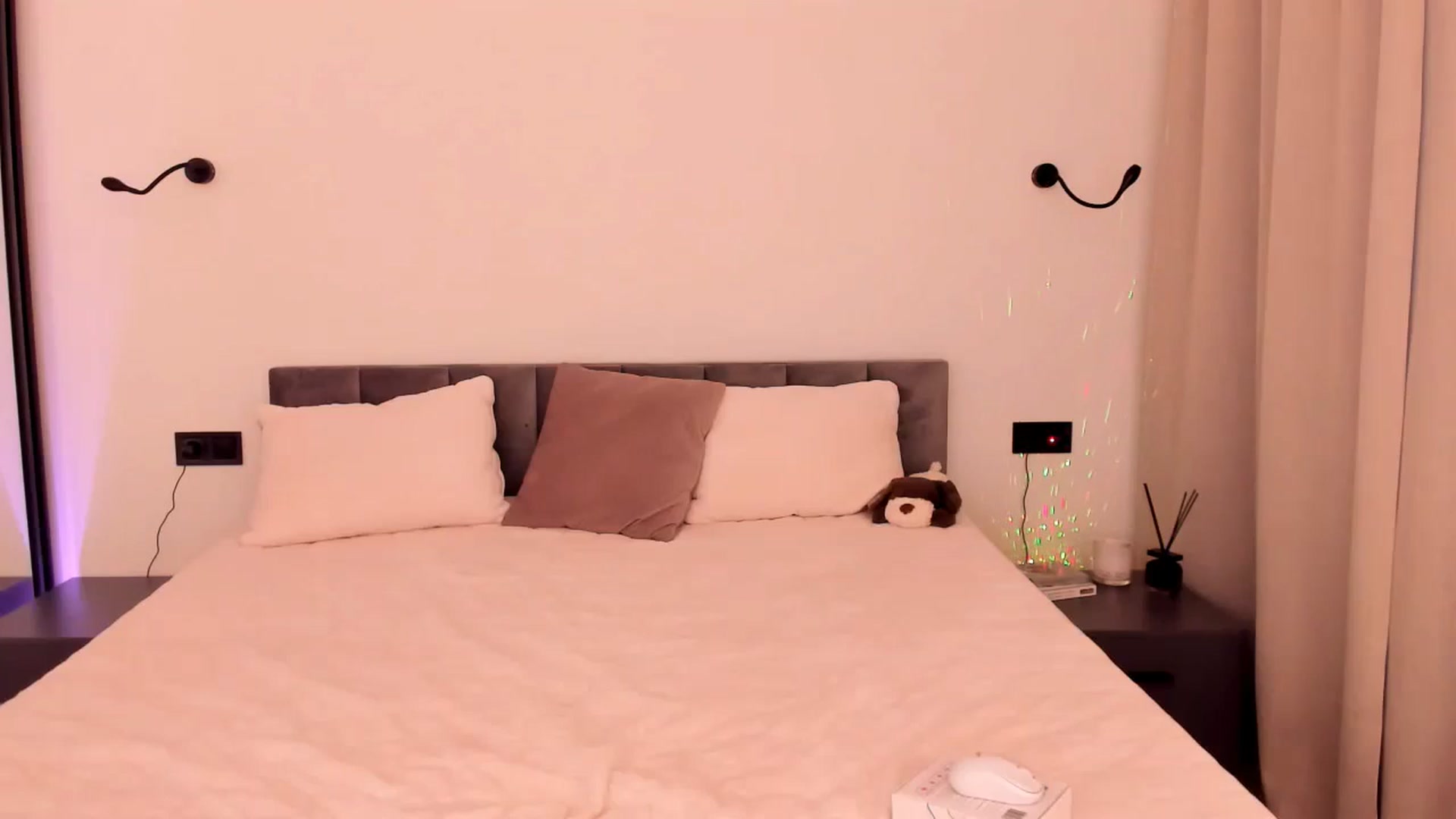 Gallery image thumbnail from Annalils's myfreecams stream on, 10/31/2023, 05:08 image 19 of 20