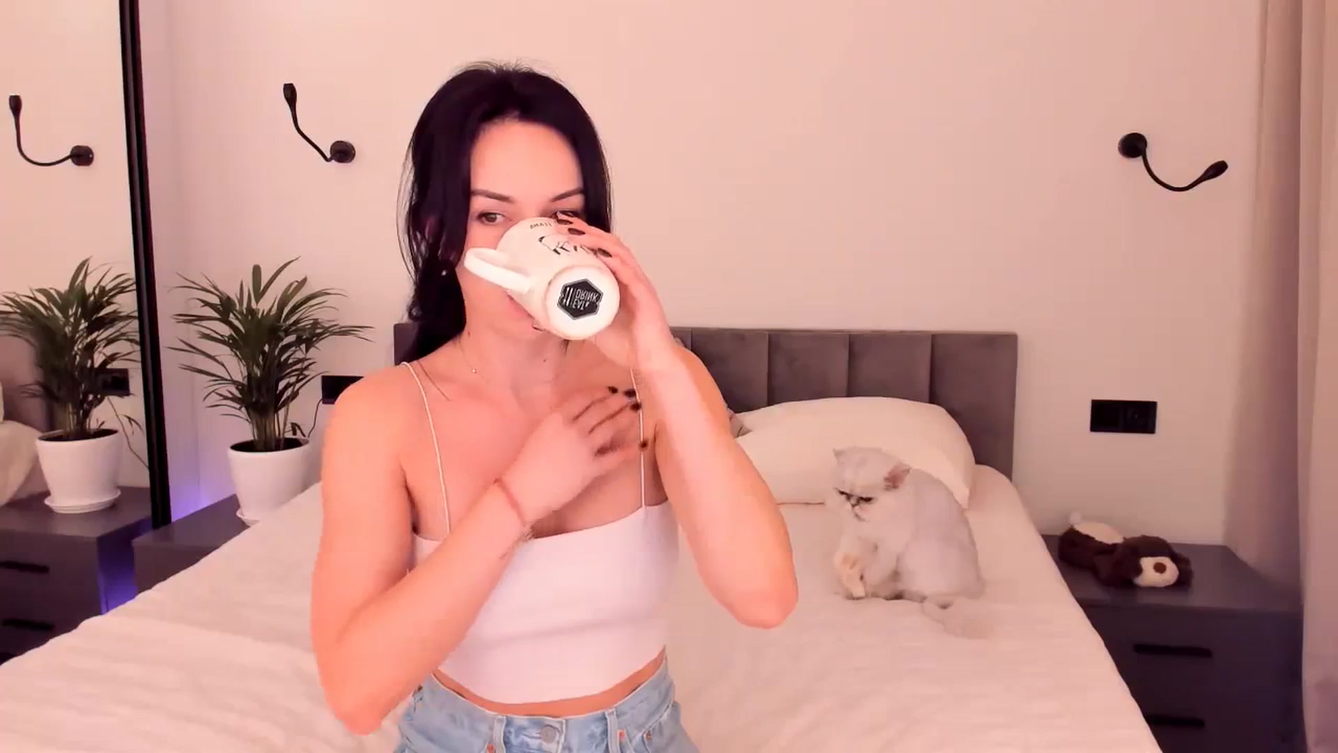 Gallery image thumbnail from Annalils's myfreecams stream on, 11/20/2023, 06:59 image 3 of 20