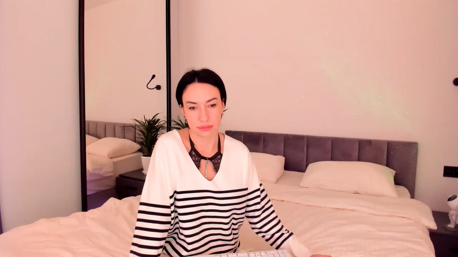 Gallery image thumbnail from Annalils's myfreecams stream on, 11/30/2023, 07:12 image 6 of 20