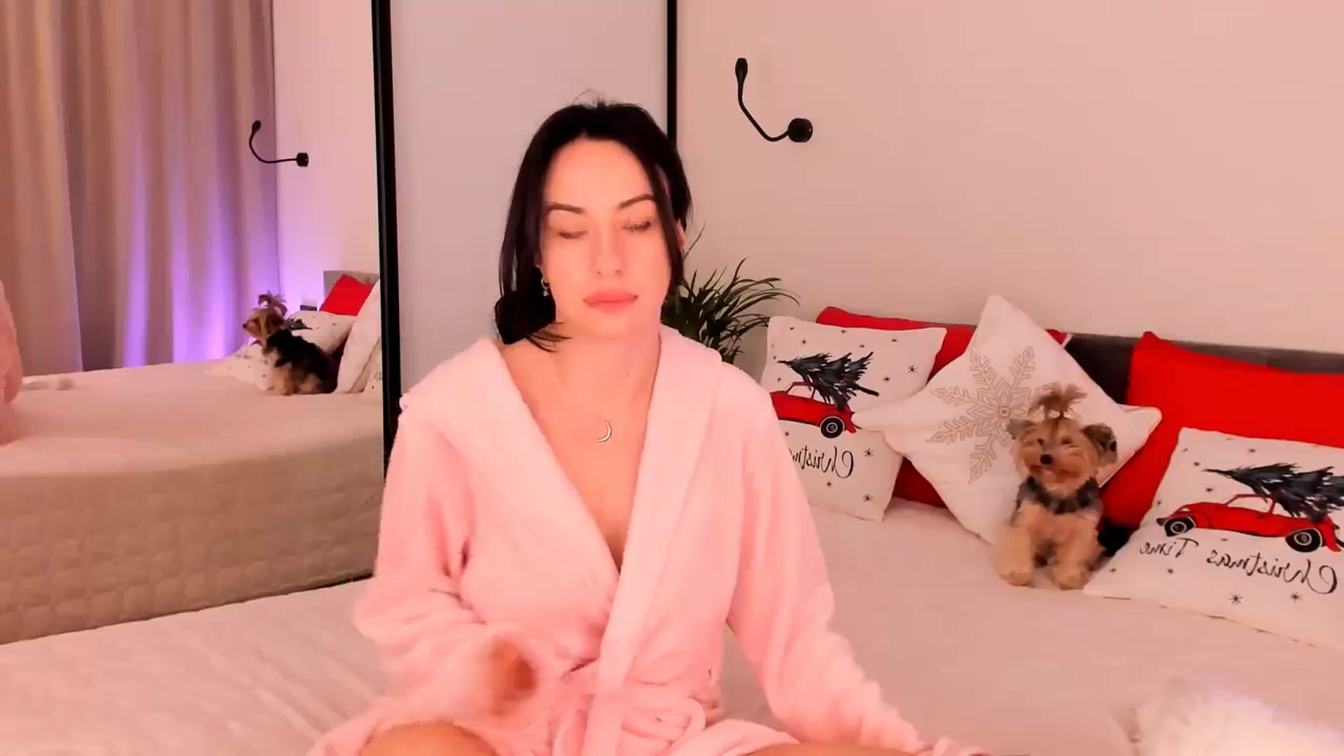Gallery image thumbnail from Annalils's myfreecams stream on, 12/18/2023, 07:52 image 15 of 20
