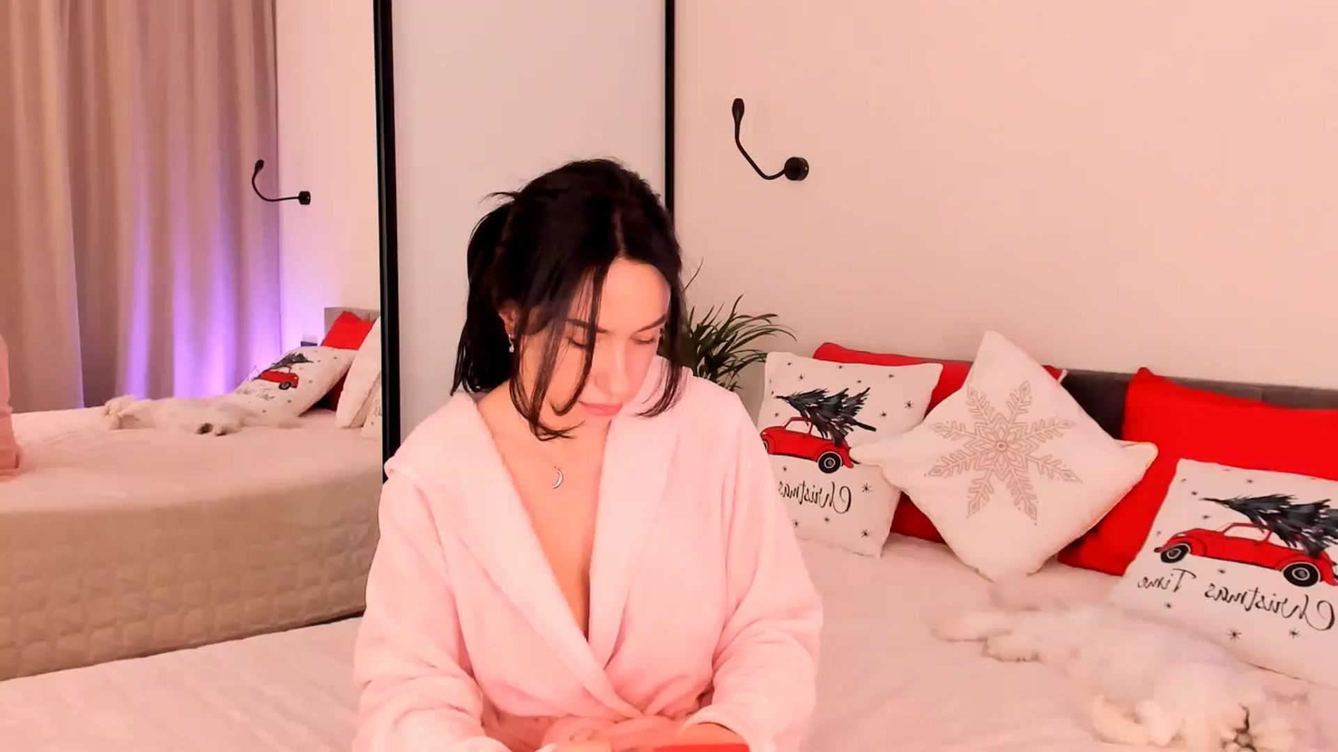 Gallery image thumbnail from Annalils's myfreecams stream on, 12/18/2023, 07:52 image 7 of 20