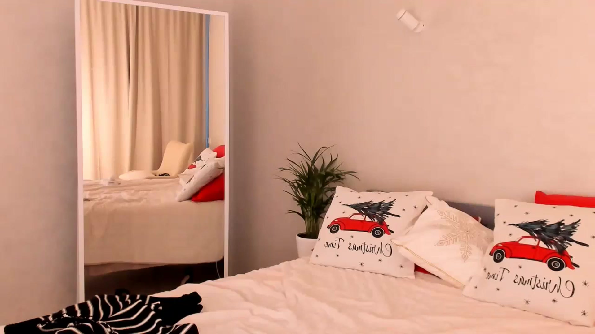 Gallery image thumbnail from Annalils's myfreecams stream on, 12/31/2023, 09:14 image 16 of 20