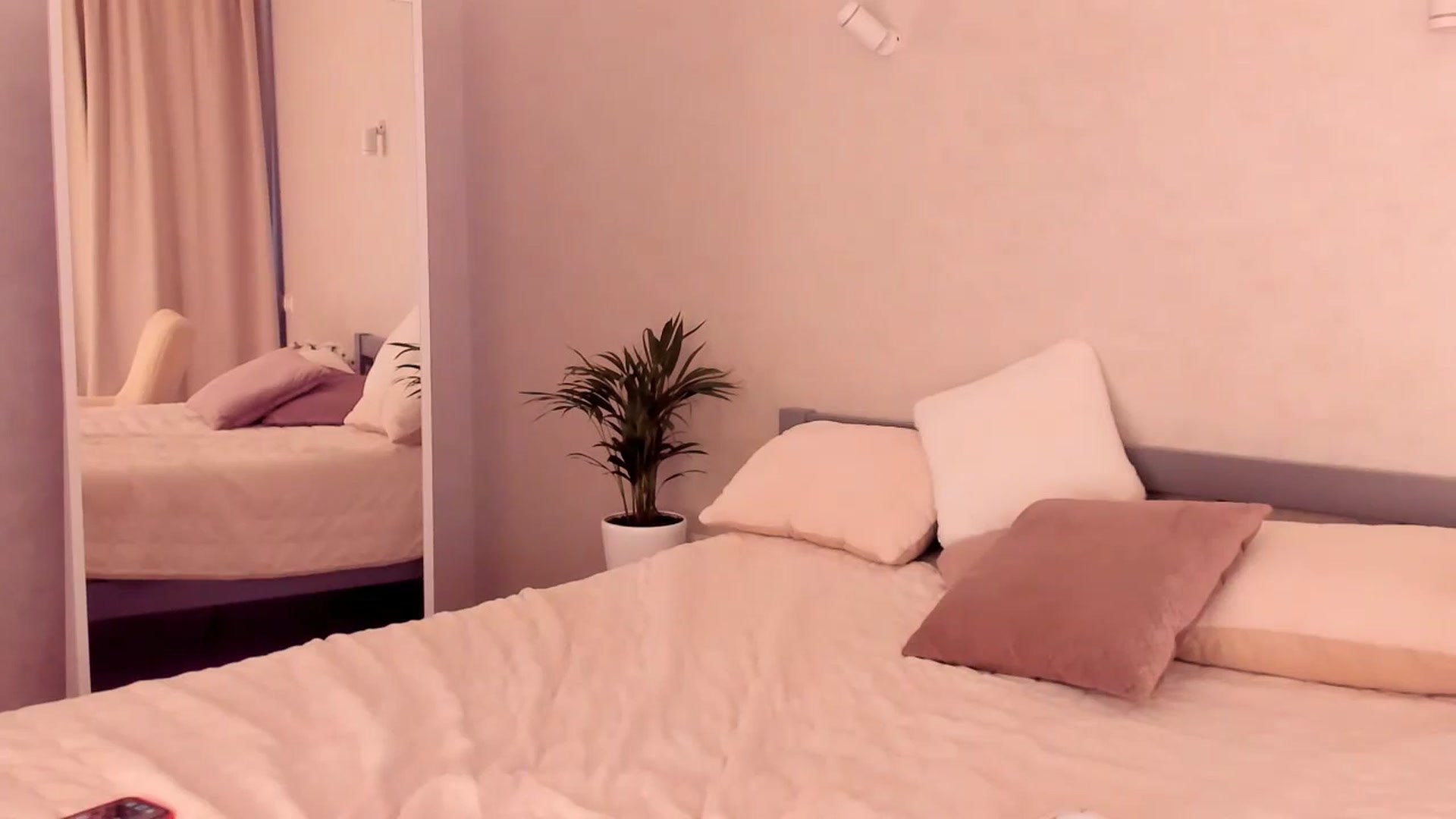 Gallery image thumbnail from Annalils's myfreecams stream on, 01/06/2024, 08:02 image 2 of 20