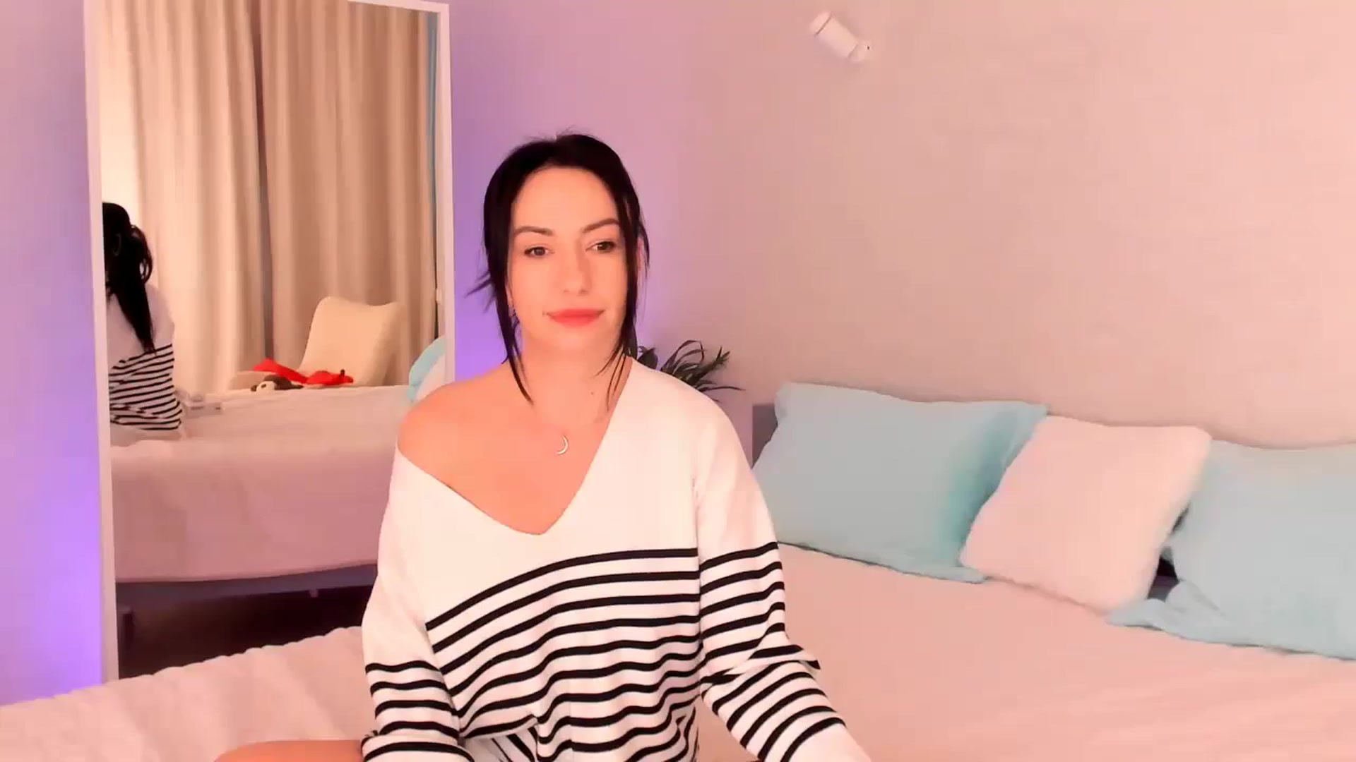 Gallery image thumbnail from Annalils's myfreecams stream on, 01/13/2024, 12:44 image 6 of 20