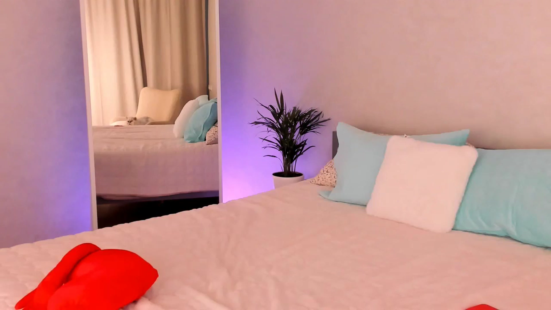 Gallery image thumbnail from Annalils's myfreecams stream on, 01/22/2024, 07:49 image 5 of 20