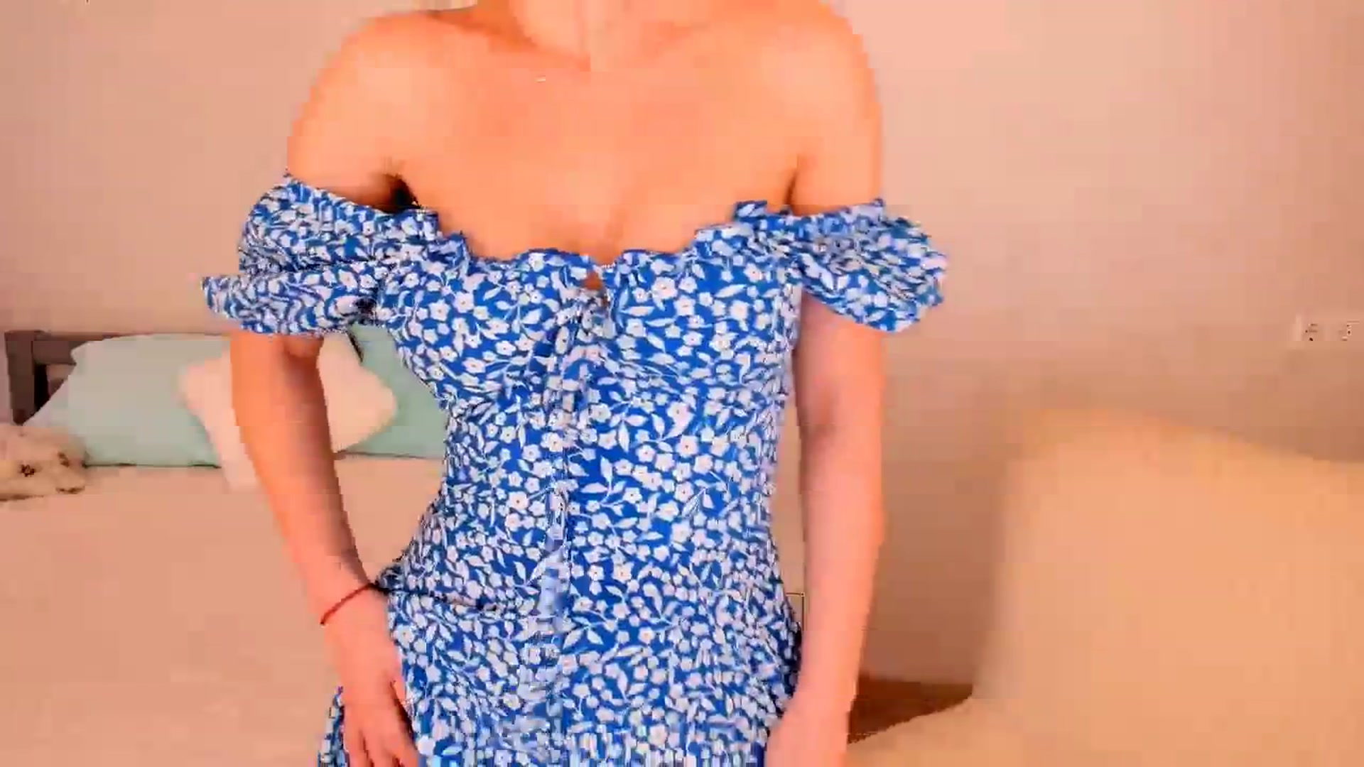 Gallery image thumbnail from Annalils's myfreecams stream on, 01/29/2024, 09:16 image 8 of 20