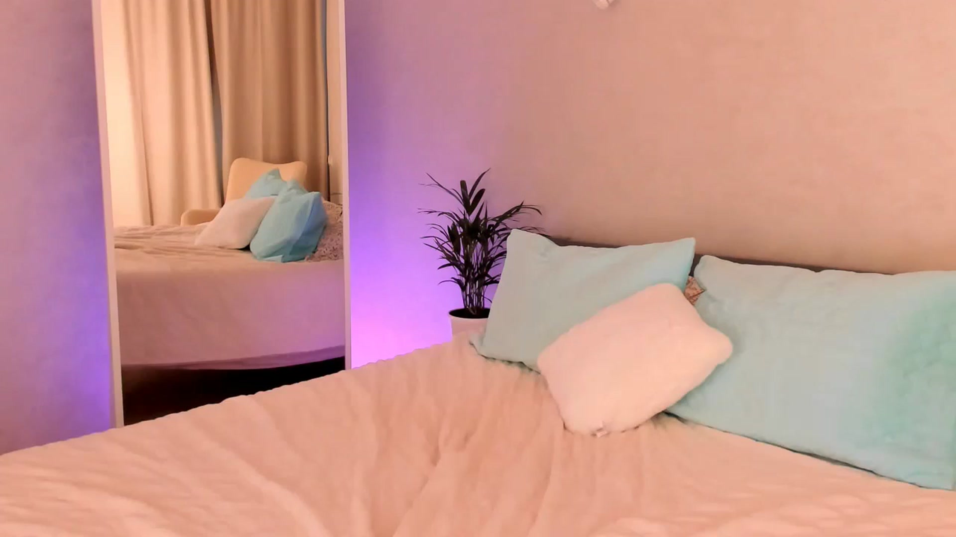 Gallery image thumbnail from Annalils's myfreecams stream on, 02/21/2024, 07:01 image 1 of 20