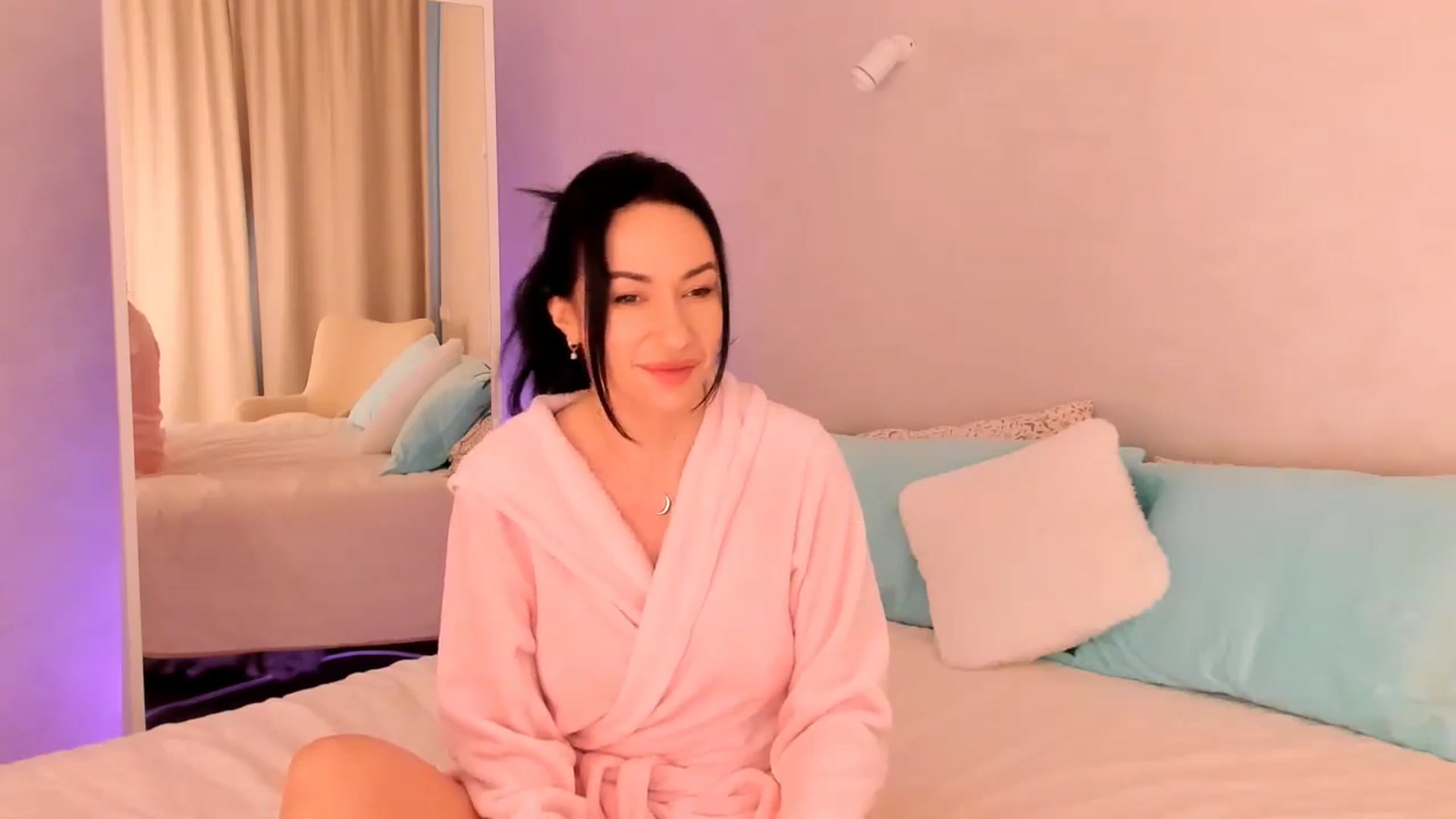 Gallery image thumbnail from Annalils's myfreecams stream on, 03/09/2024, 13:12 image 6 of 20