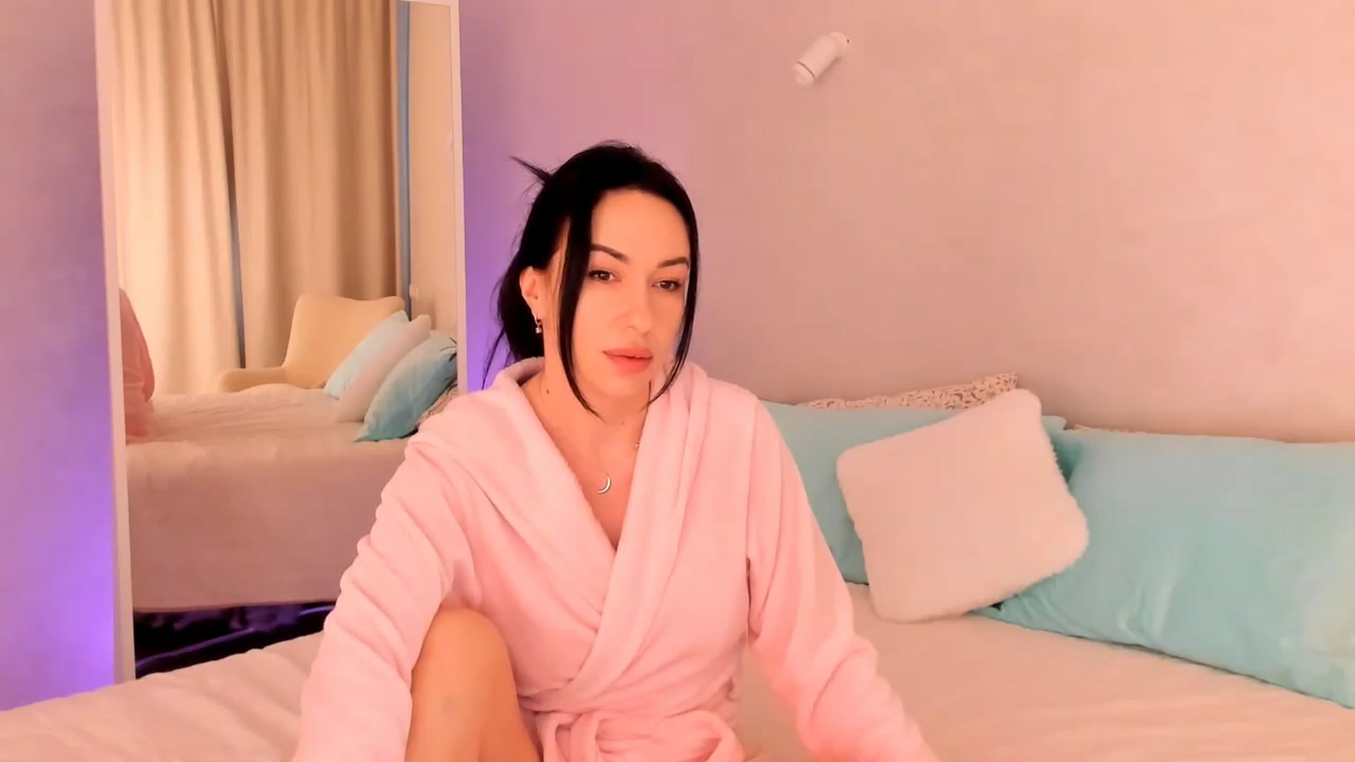 Gallery image thumbnail from Annalils's myfreecams stream on, 03/09/2024, 13:12 image 3 of 20
