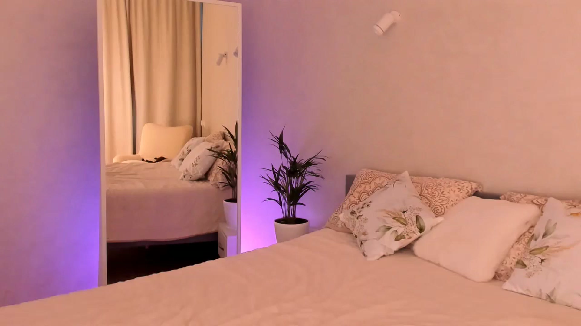 Gallery image thumbnail from Annalils's myfreecams stream on, 04/09/2024, 04:59 image 14 of 20