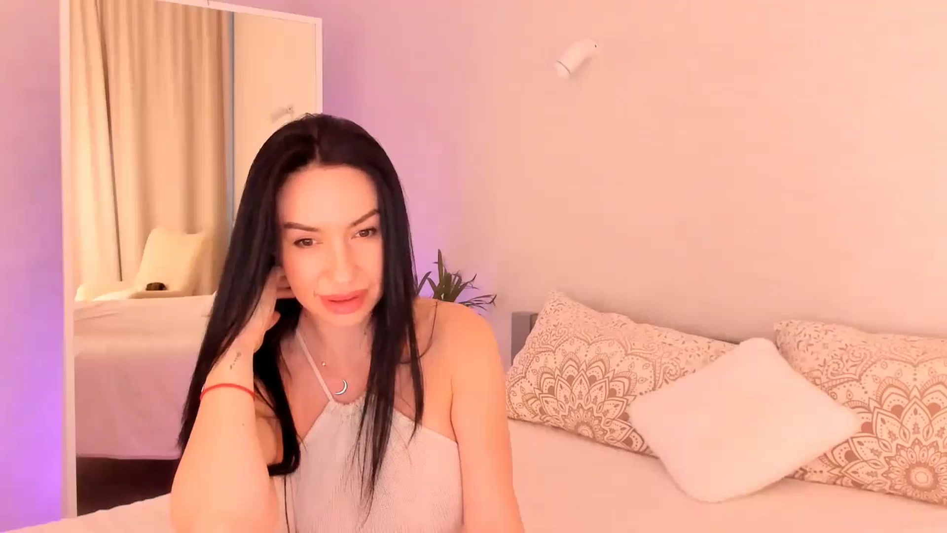 Gallery image thumbnail from Annalils's myfreecams stream on, 05/10/2024, 15:57 image 11 of 20