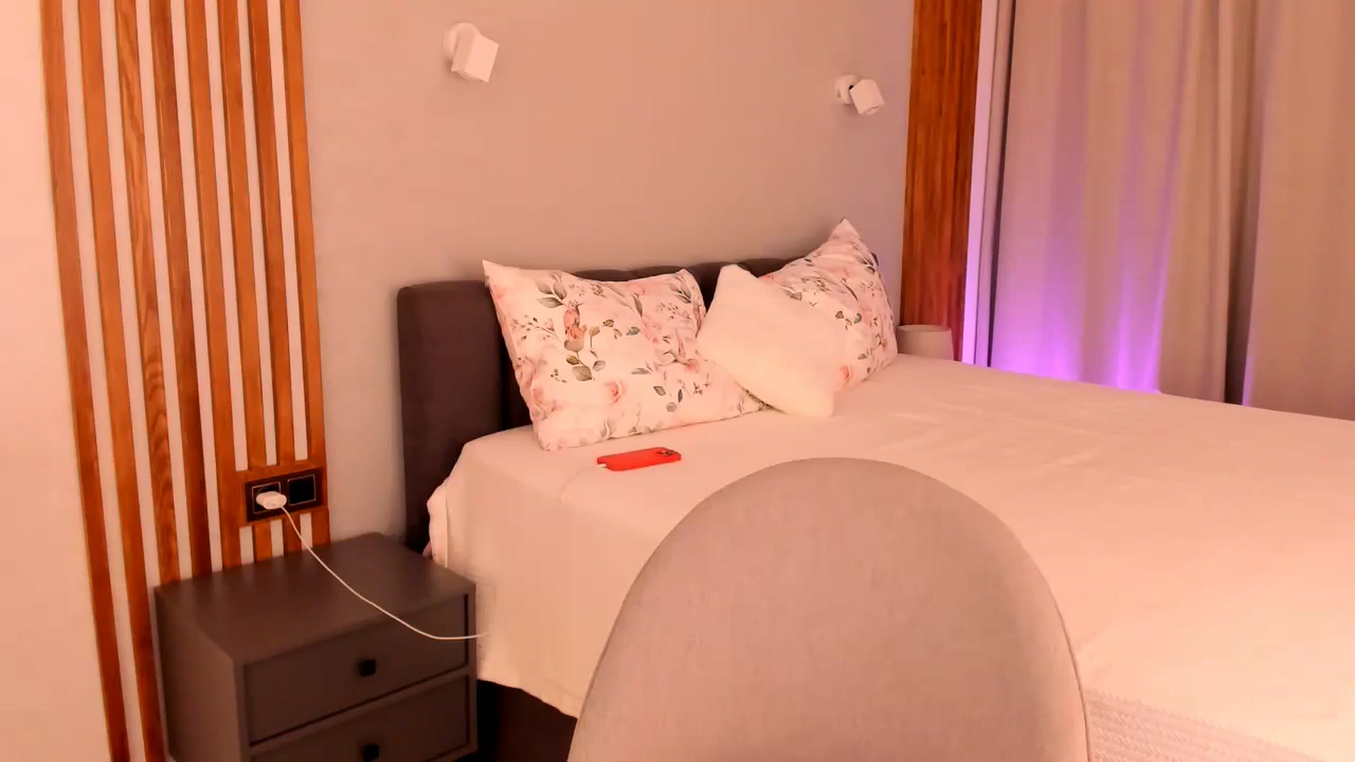 Gallery image thumbnail from Annalils's myfreecams stream on, 06/06/2024, 19:39 image 15 of 20