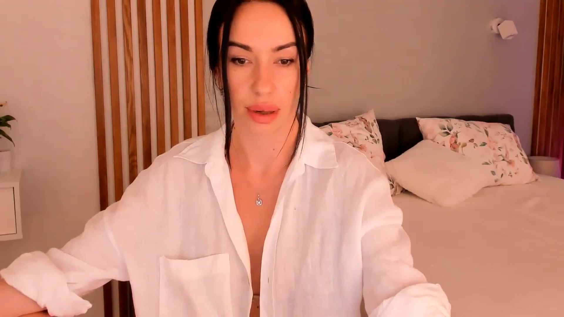 Gallery image thumbnail from Annalils's myfreecams stream on, 06/08/2024, 08:52 image 6 of 20