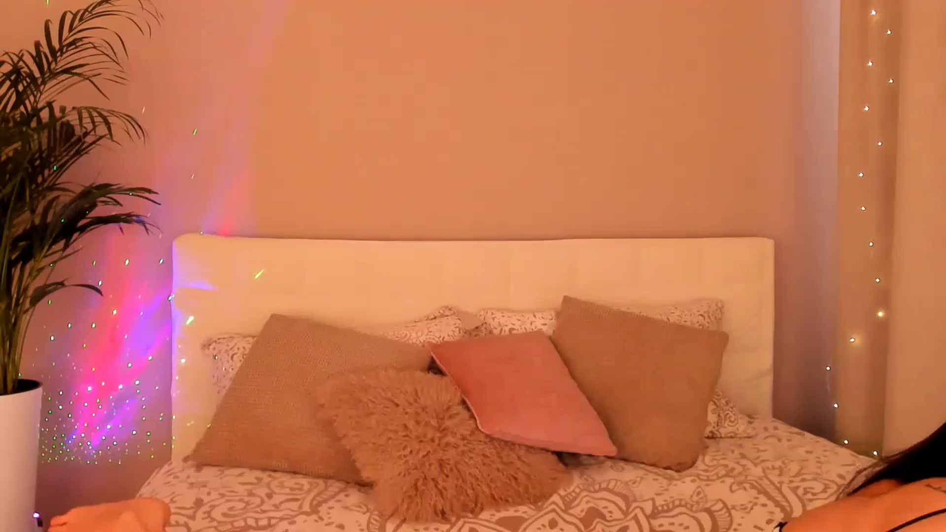 Gallery image thumbnail from Annalils's myfreecams stream on, 11/15/2024, 09:23 image 15 of 20