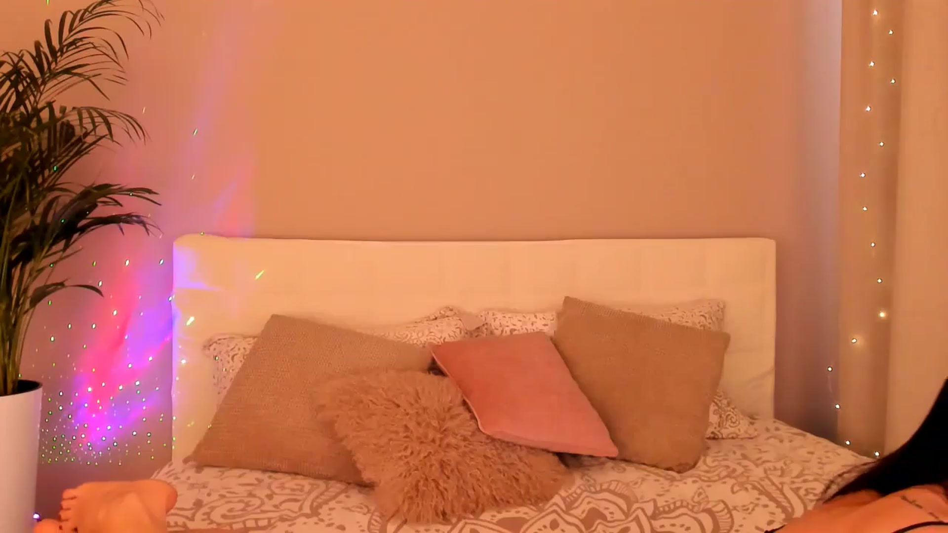 Gallery image thumbnail from Annalils's myfreecams stream on, 11/15/2024, 09:23 image 16 of 20
