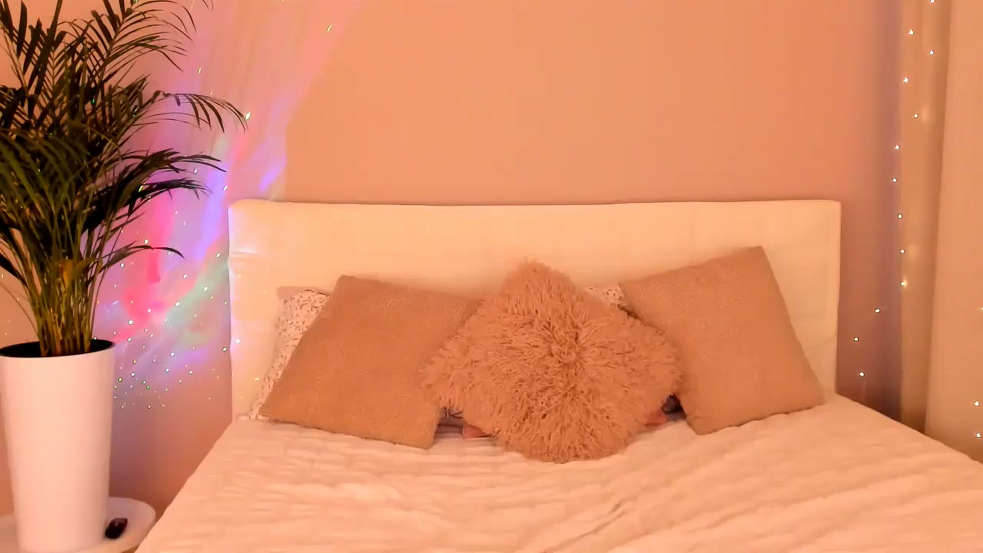 Gallery image thumbnail from Annalils's myfreecams stream on, 11/16/2024, 08:31 image 14 of 20