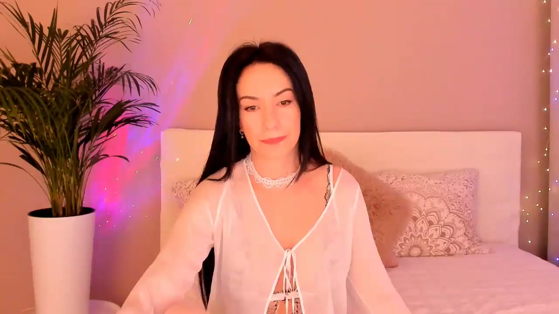 Gallery image thumbnail from Annalils's myfreecams stream on, 11/26/2024, 07:53 image 12 of 20