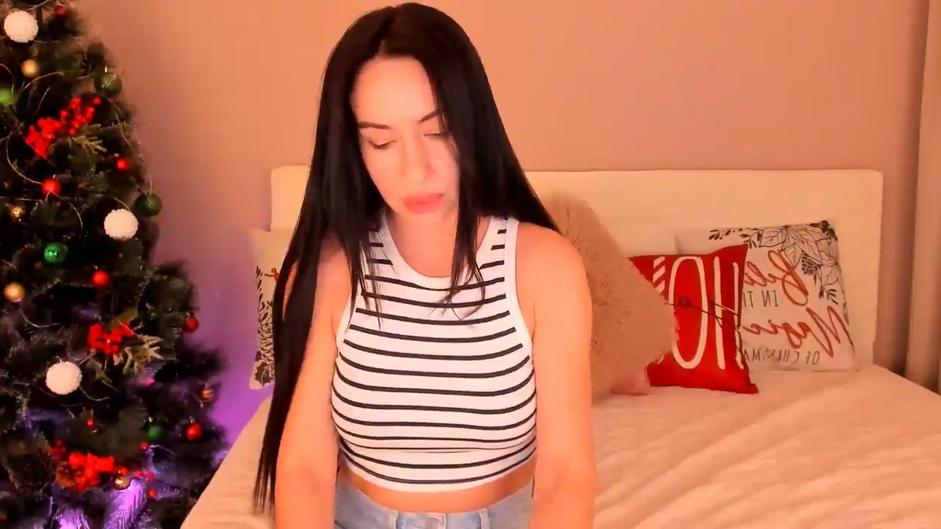 Gallery image thumbnail from Annalils's myfreecams stream on, 12/07/2024, 16:42 image 2 of 20