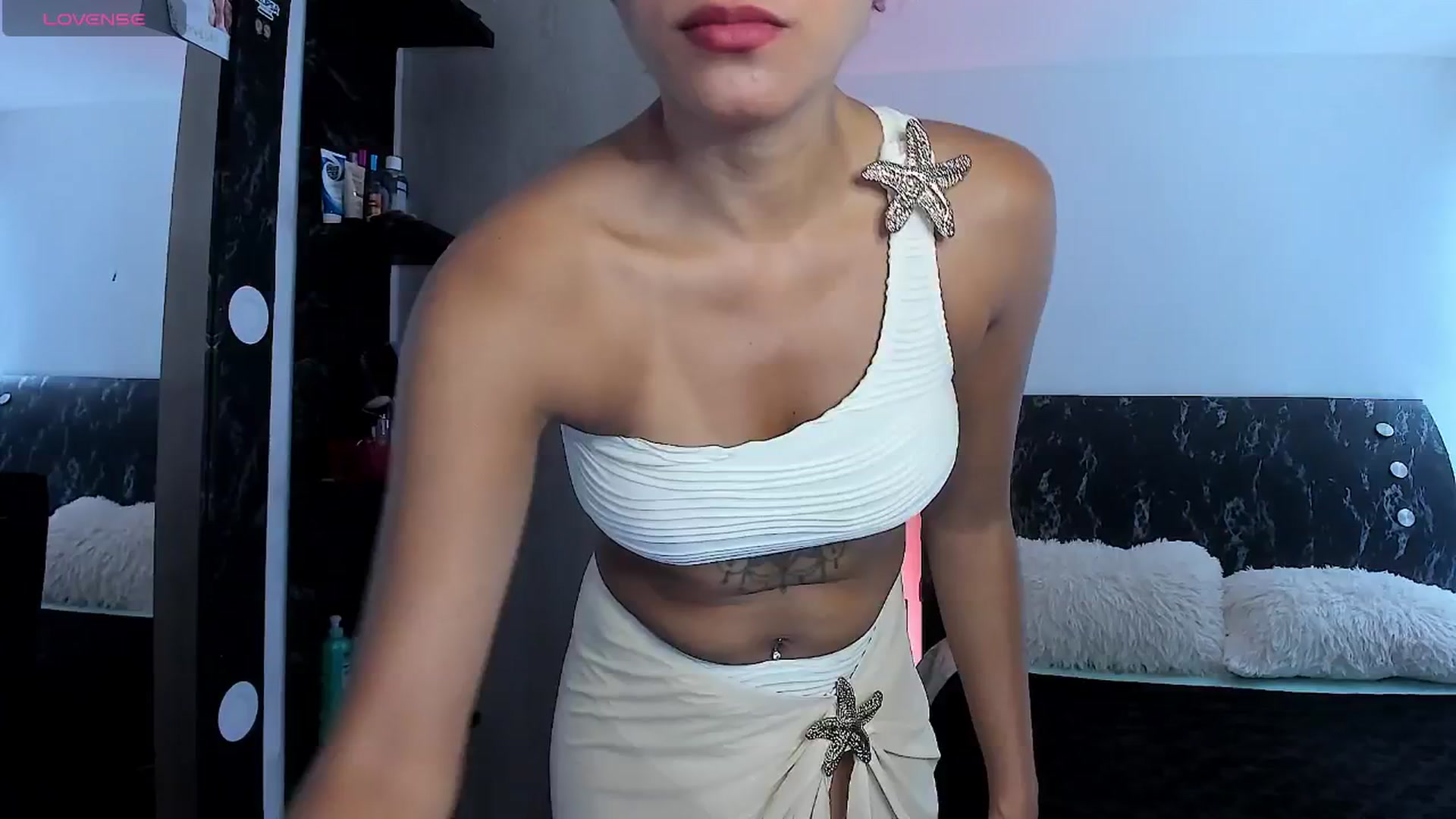 Gallery image thumbnail from Annalisa_duff's myfreecams stream on, 12/31/2025, 14:28 image 4 of 20