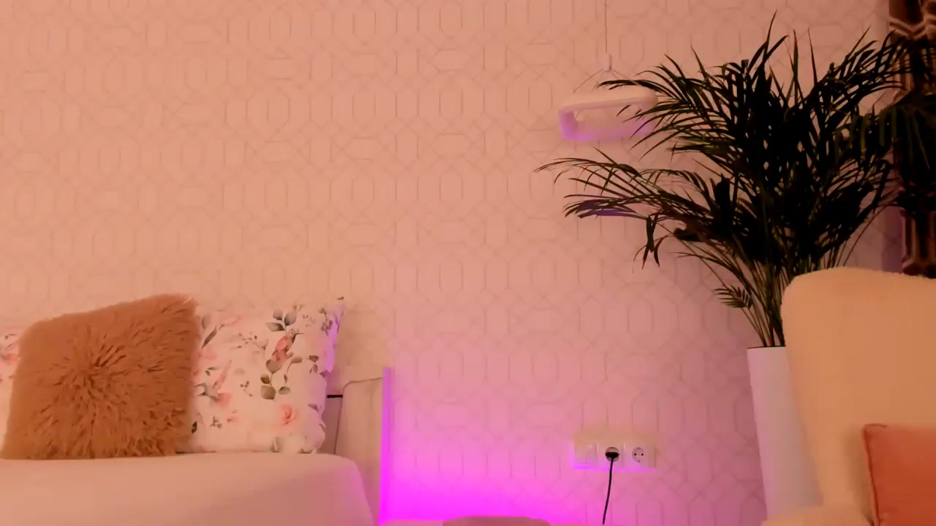 Gallery image thumbnail from Annaliss's myfreecams stream on, 06/12/2025, 05:58 image 13 of 20