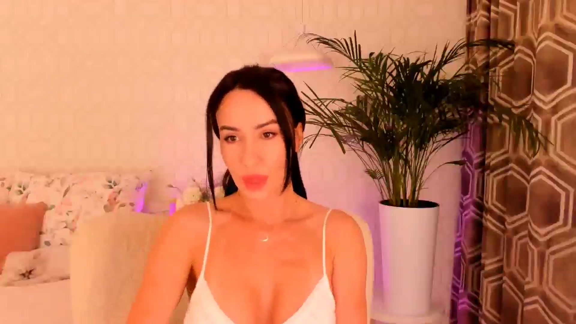 Gallery image thumbnail from Annaliss's myfreecams stream on, 06/18/2025, 06:09 image 19 of 20