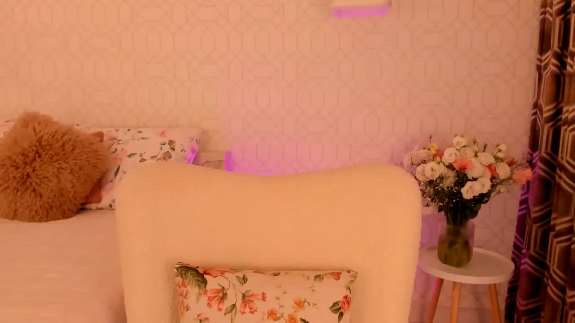 Gallery image thumbnail from Annaliss's myfreecams stream on, 06/19/2025, 13:52 image 1 of 20