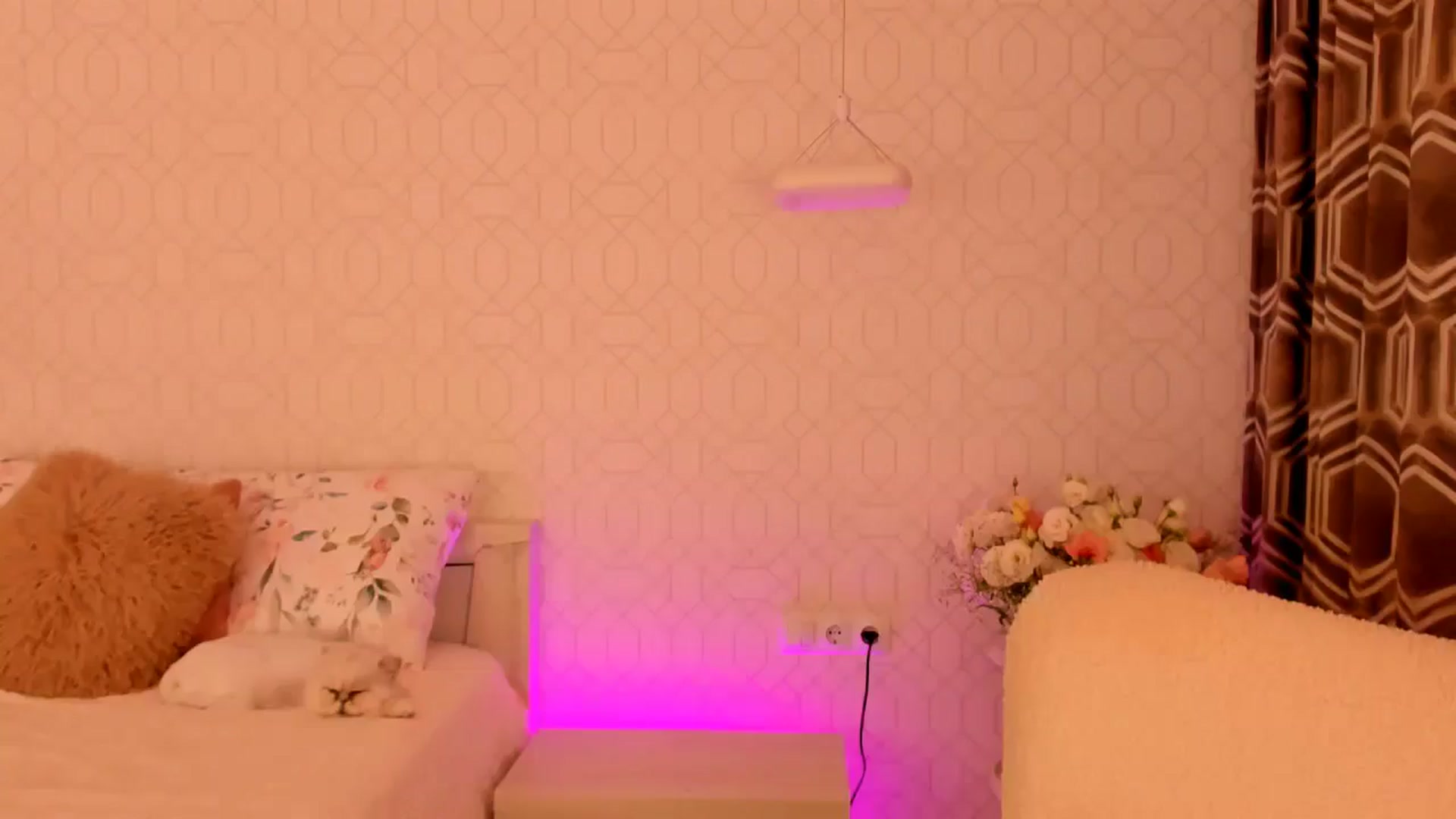 Gallery image thumbnail from Annaliss's myfreecams stream on, 06/19/2025, 17:23 image 4 of 20
