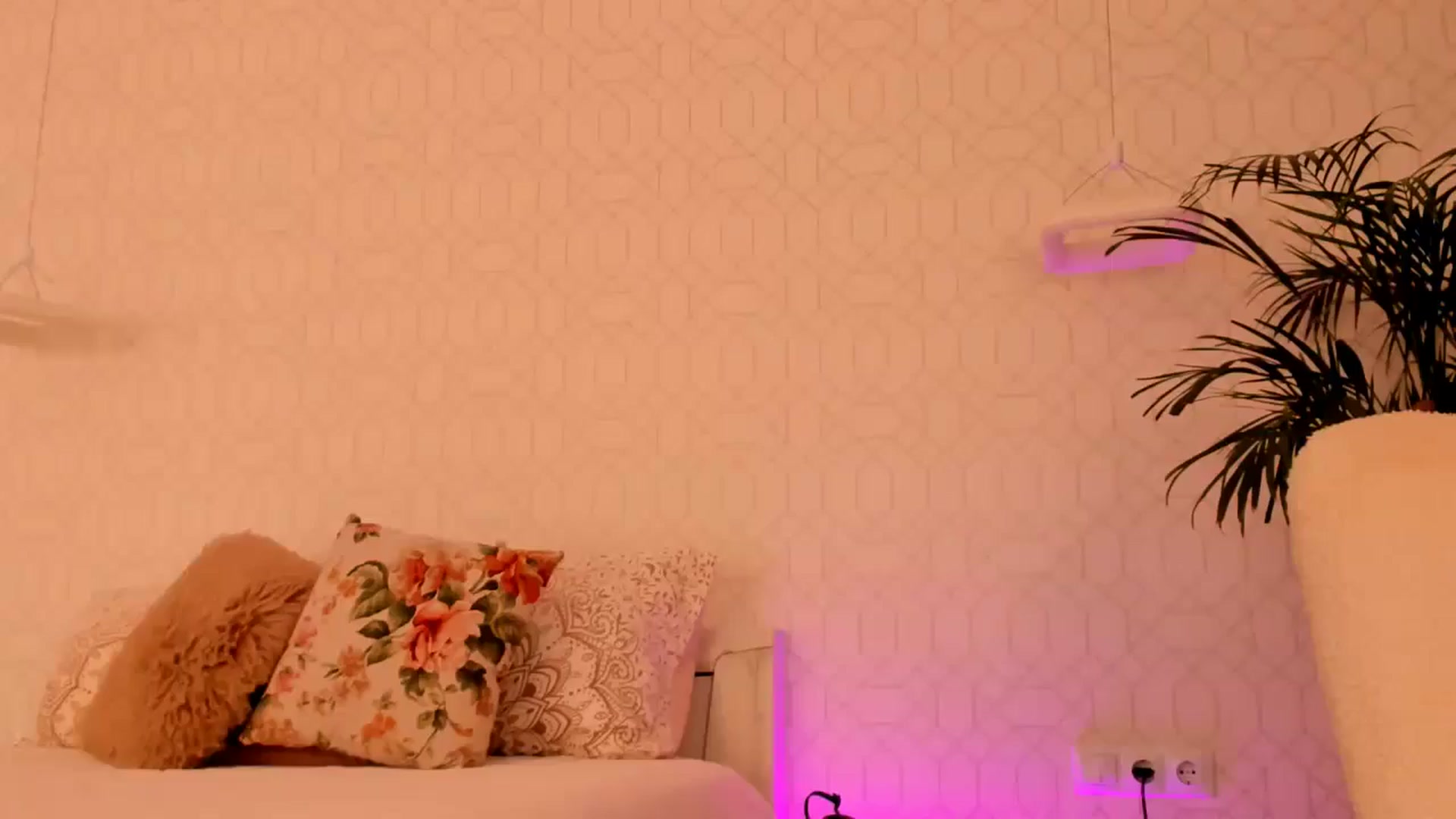Gallery image thumbnail from Annaliss's myfreecams stream on, 06/26/2025, 06:08 image 9 of 20