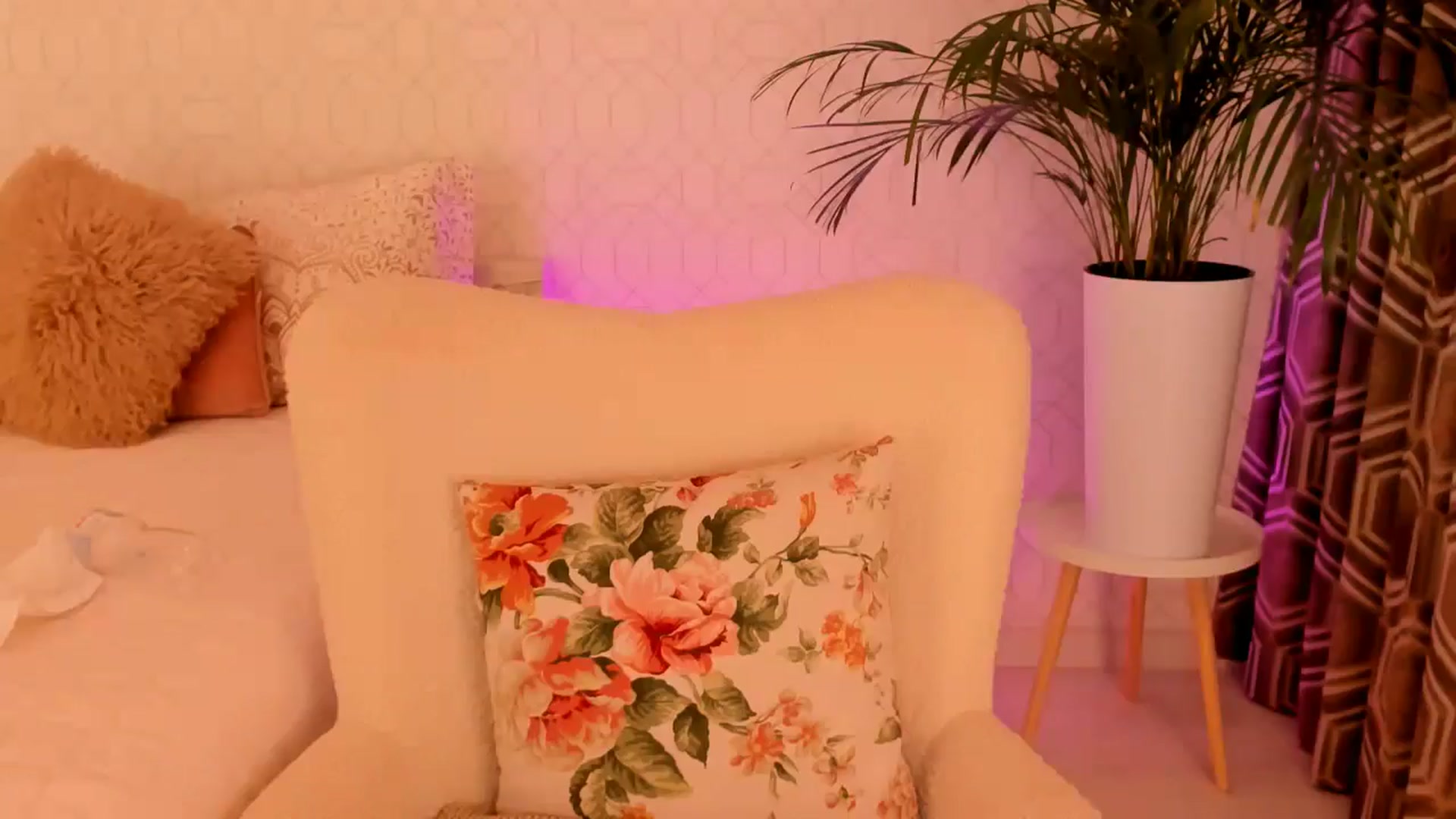 Gallery image thumbnail from Annaliss's myfreecams stream on, 07/05/2025, 19:40 image 18 of 20