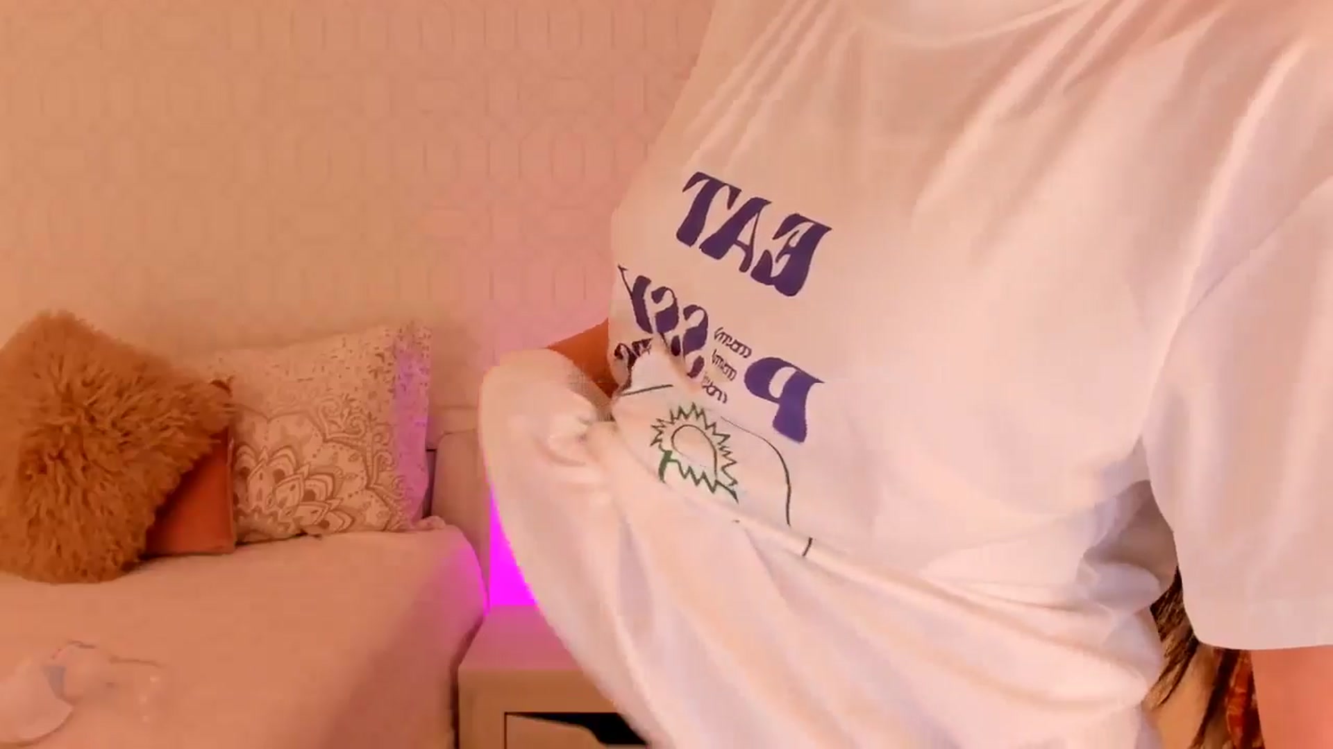 Gallery image thumbnail from Annaliss's myfreecams stream on, 07/05/2025, 19:40 image 7 of 20